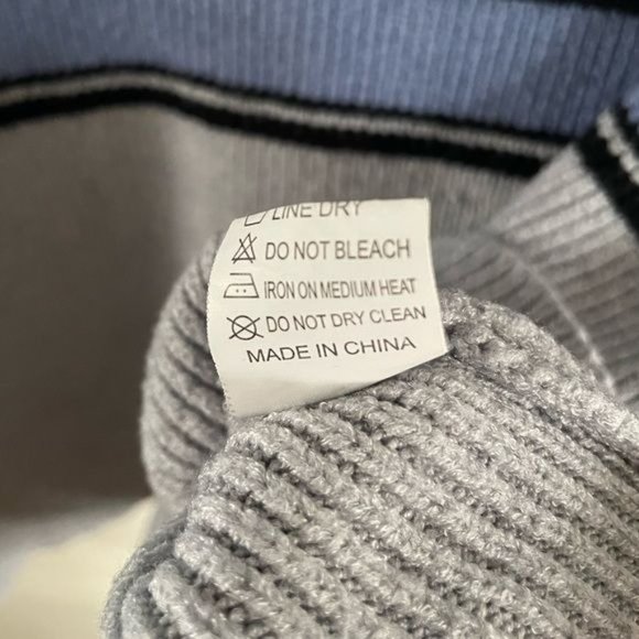 Vintage 90s/2000s Blue and Gray Crew Neck Sweater - Picture 13 of 13